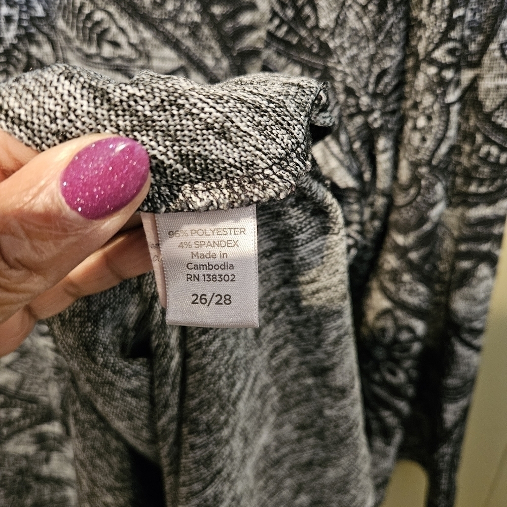 Avenue Paisley Print Tunic Top, Black & Gray, Plus-Size 26/28 - Picture 5 of 6